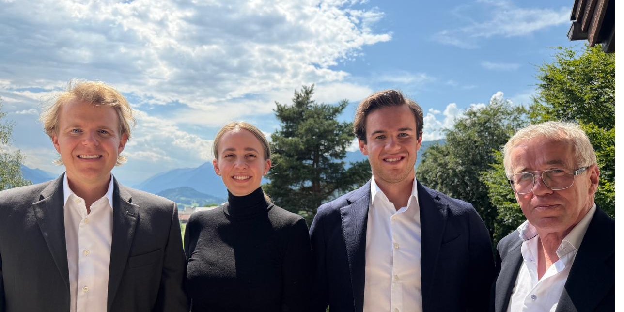 Das Team von Kundler Möbel: Christian, Nathalie, Alexander und Peter Kruckenhauser